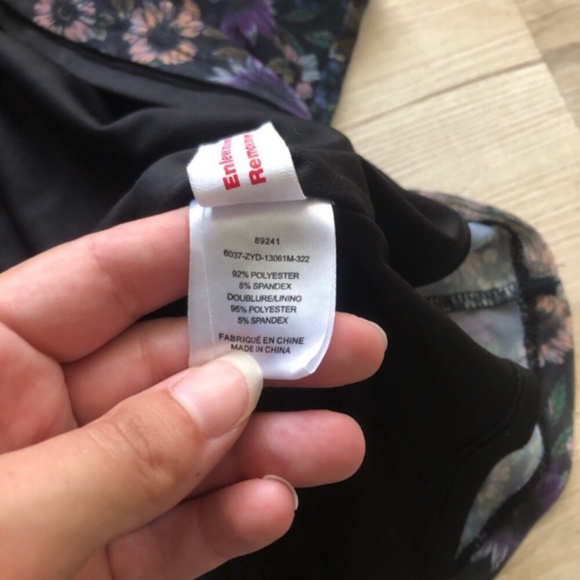 Elegant Floral High-Neck Tank Top - Purple and Black - Picture 7 of 7